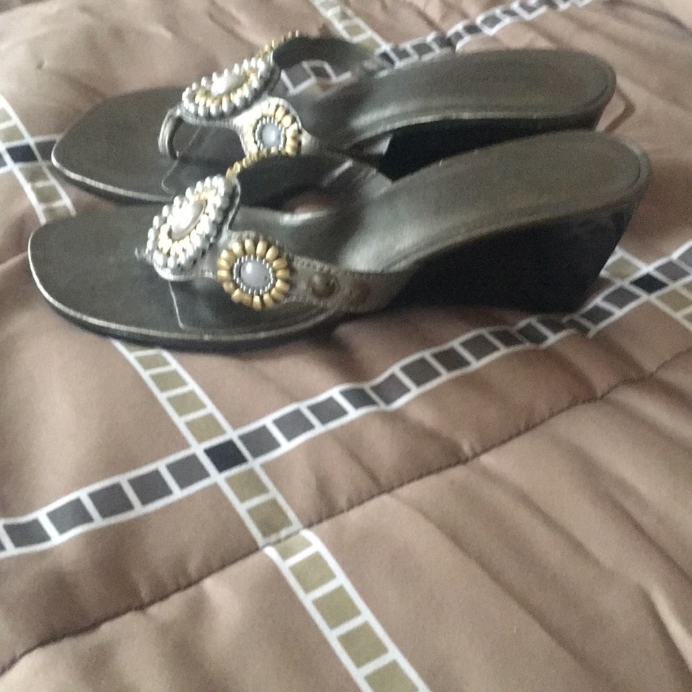 Sandals - Picture 3 of 8